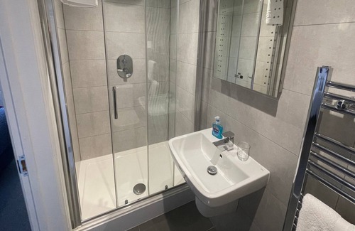 Basingstoke Hotel | Arlan House, Superb Basingstoke Hotel - Room 01