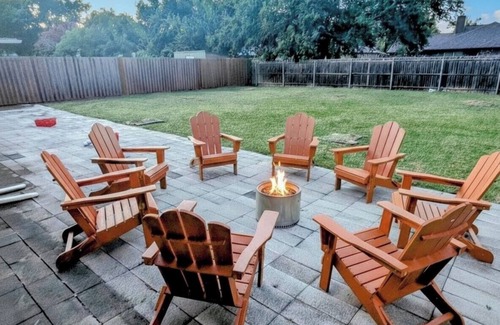 Central Arlington House | Arlington Social - Stadium Getaway Home w/Hot Tub 5-Minute Walk to AT&T Stadium
