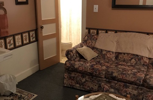 Red Boiling Springs Bed & Breakfast | Armour's Hotel