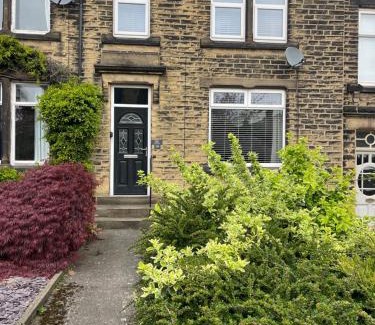 Pudsey House | Arnold House in the heart of Calverley village