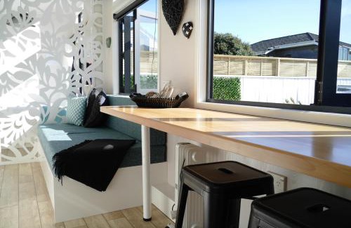 Peka Peka Apartment | Aroha Tiny House Peka Peka