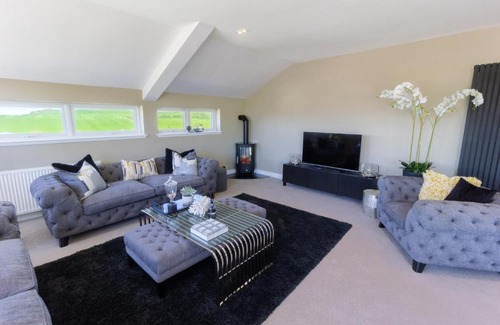 Ayr Apartment | Arran View Apartment at Heads of Ayr