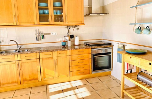 Aljezur House | Arrive & feel comfortable in our bright summer house.