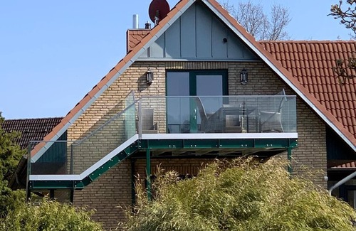 Lindaunis House | Arrive - take a deep breath. Apartment with view of the Noor, private garden, lake access
