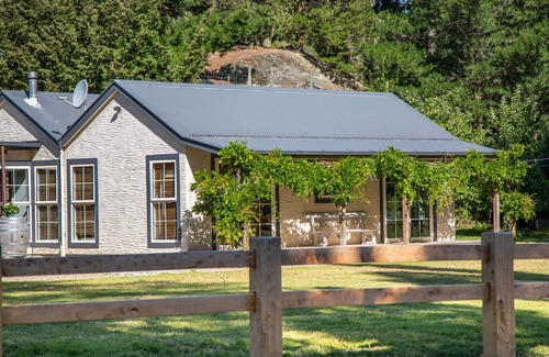 Arrow Junction Cottage | Arrow Junction Cottage