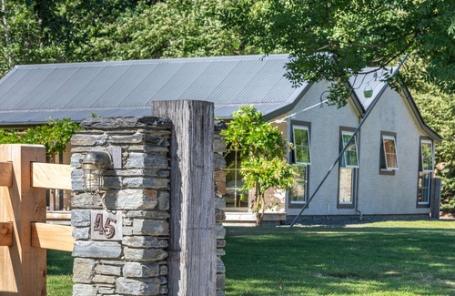 Arrow Junction Cottage | Arrow Junction Cottage