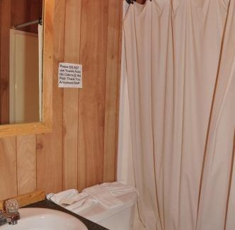 Marquette County Resort | Arrowhead Camping Resort Deluxe Cabin 14