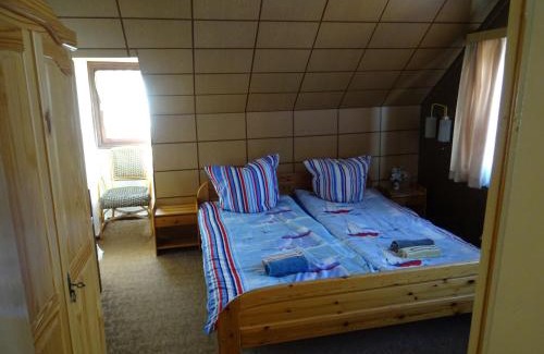 Blankenburg House | " ART DDR" eig Bad dir im Zim, 3 OG, Treppensteigen kein Fruehhstück keine Kueche nur Uebernachtung Parkpl, WIFI, Blankenb