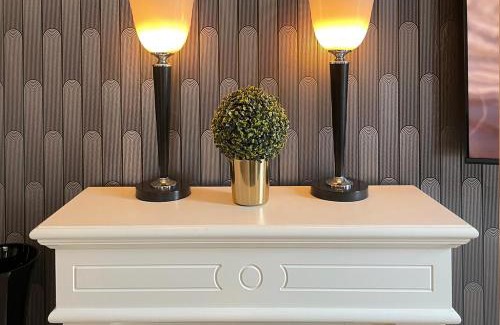 Gera Apartment | Art Deco Design Apartment, 65 Zoll TV, Waschtrockner, beste Lage, am Markt