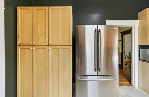 St. Johns Apartment | Art Deco Oasis: Den & Office with Garden