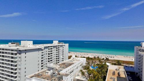 South Pointe Apartment | Art Deco Suite Steps from Beach in South of Fifth