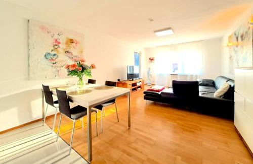 Kilianstadten Apartment | Art & Living Apartment I nähe Frankfurt I Messe