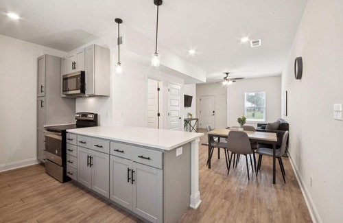 Clarksville Apartment | Arte Luxury townhomes D6 I Comfy 2 Bed 2.5 Bath