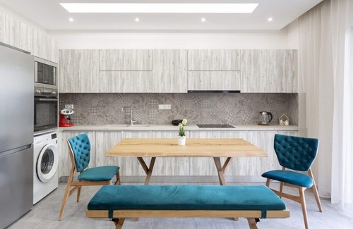 Nea Smirni Apartment | Artemis Suite - Spacious 2-BDRM apartment, central & safe!