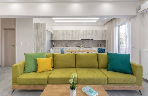 Nea Smirni Apartment | Artemis Suite - Spacious 2-BDRM apartment, central & safe!