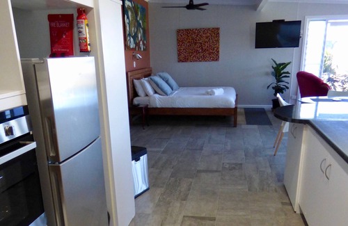 Emerald Beach Apartment | ArtHOUSE Beachfront Accommodation