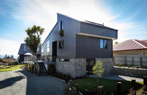 Lake Tekapo House | Arthouse Botanic Lake Tekapo