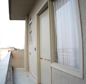 Sainik Farm Apartment | Artisan Abode 407