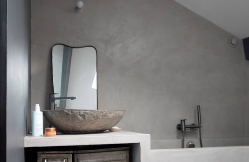 Montreuil Apartment | Artist's studio/Duplex loft near Croix de Chavaux metro station