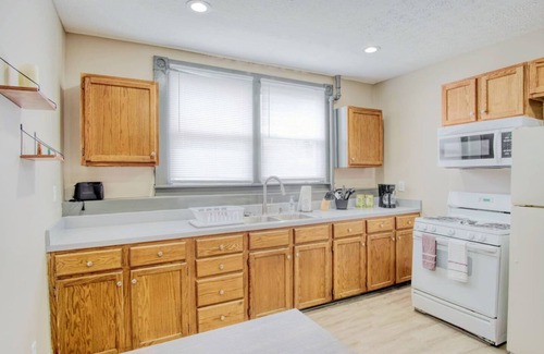 Windsor Park Apartment | Artistic 1BR - APT - Near Downtown Mass Ave