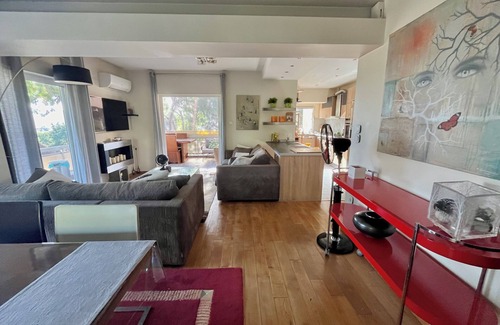 Varkiza Apartment | Artistic 2-bedroom apartment in green & peaceful Vari