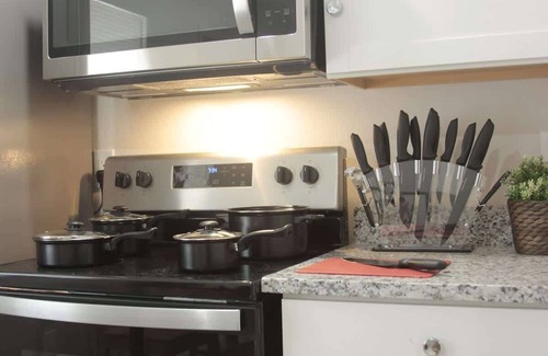Bayou Oaks House | Artistic Escape Near Airport, Museums, and Ballet