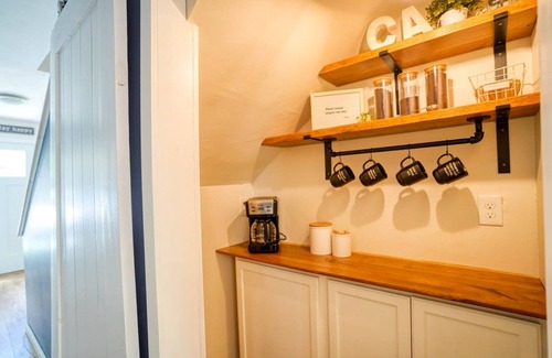 Peachtree City House | Artistic Getaway Near Nature Trails & Shopping | Pet & Family Friendly