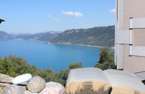 Pentati Apartment | Artistic Sea View House