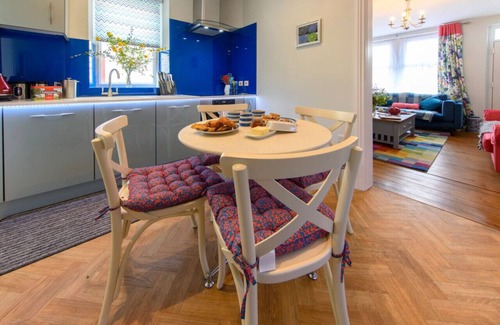 Harrogate Cottage | Artists’ Cottages, Artists’ Corner WIFI/Parking