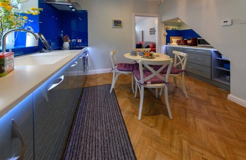 Harrogate Cottage | Artists’ Cottages, Artists’ Corner WIFI/Parking