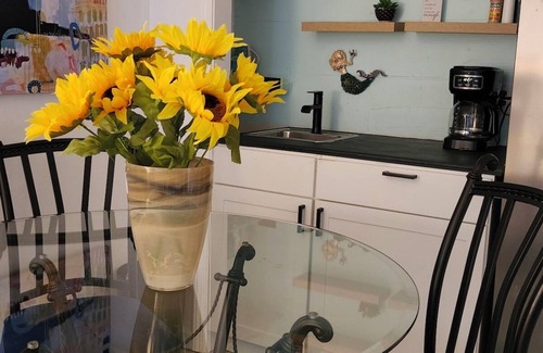 Fairhope Apartment | Artist’s Cozy Studio Retreat, A short walk to Mobile Bay and Downtown Fairhope