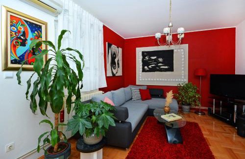 Klis Apartment | Artsy Apartment