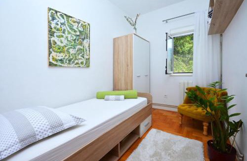 Klis Apartment | Artsy Apartment