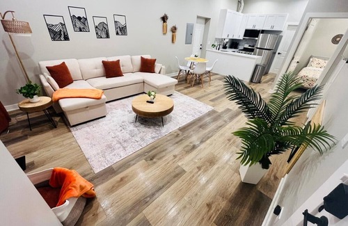 West Town Condo | Artsy Chicago - 1BR/1BATH