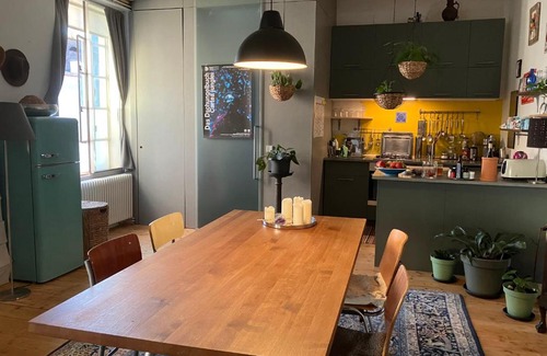 Schottenfeld Apartment | Artsy Loft in Urban Neighbourhood