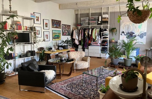 Schottenfeld Apartment | Artsy Loft in Urban Neighbourhood