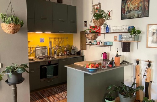 Schottenfeld Apartment | Artsy Loft in Urban Neighbourhood