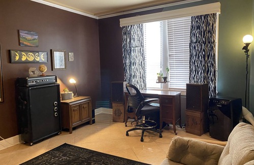 West Gateway Condo | Artsy Studio Condo in a historic building in downtown Long Beach
