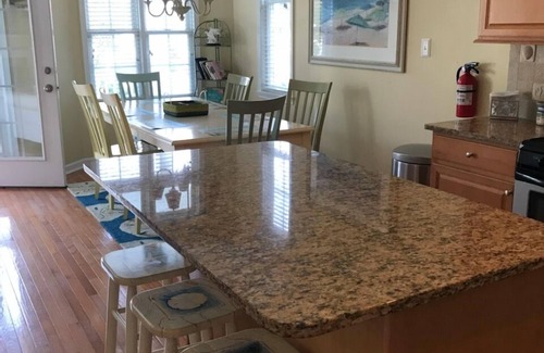 Gold Coast Condo | ASBURY RETREAT 1.5 blocks from beach! 3220 Asbury Ave 1st Flr 3 br/2ba
