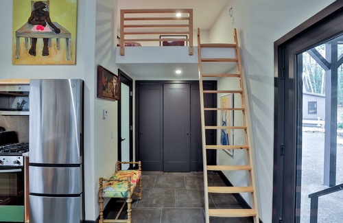 Town of Olive Apartment | Ashokan ArtHaus, Private Hot Tub, Wags Welcome!