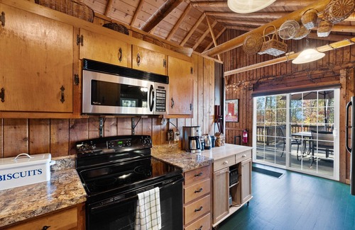 Millville Cabin | Aslan's How - Cabin with Valley Views & Hot Tub!