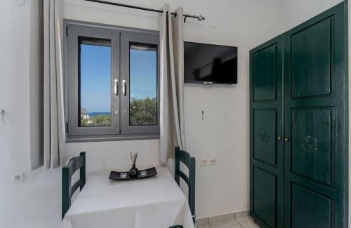 Plaka House | Aspa sunny &cozy beach house in Plaka , Elounda