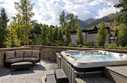 Aspen House | Aspen Core - 8 bedrooms walk to town and ski slopes