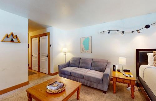 Truckee Hotel | Aspen Grove Hideaway