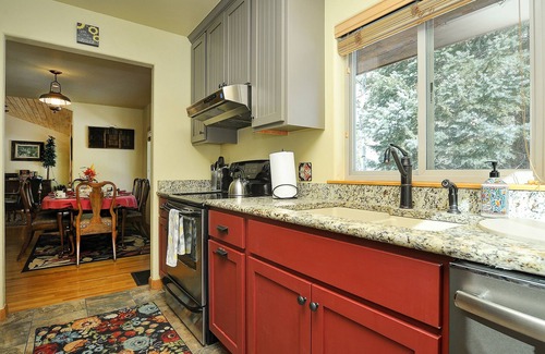 Nathrop Cabin | Aspen Grove with a hot tub and cozy fireplace, come take the chill off!