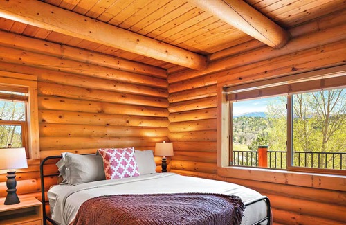 Cripple Creek Cabin | ★ Aspen + Mtn Views ★ Hot Tub + Pool Table + Bar