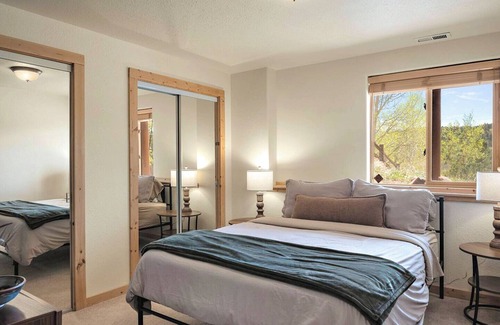 Cripple Creek Cabin | ★ Aspen + Mtn Views ★ Hot Tub + Pool Table + Bar