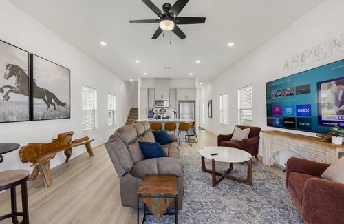 Bryan House | Aspen: New Home, 2mi A&M/Walk to Legends Evnt Cntr