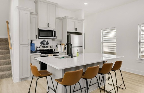 Bryan House | Aspen: New Home, 2mi A&M/Walk to Legends Evnt Cntr