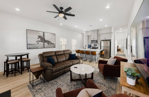Bryan House | Aspen: New Home, 2mi A&M/Walk to Legends Evnt Cntr